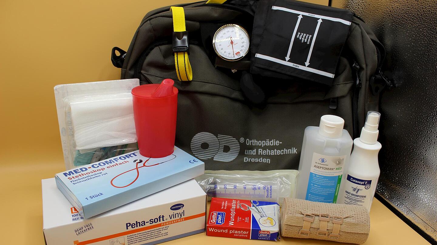 Medizinprodukte und Verbrauchsmaterial für den medizinische Einrichtungen wie Verbandmaterial, Spritzen, Stethoskop und Handschuhe