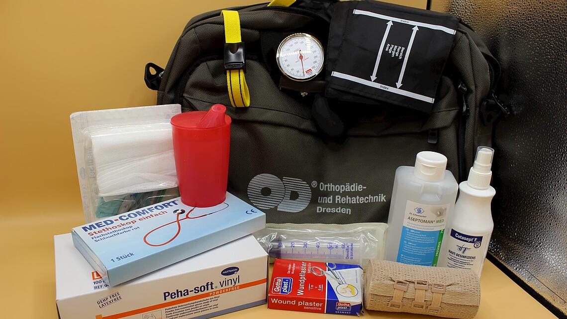 Medizinprodukte und Verbrauchsmaterial für den medizinische Einrichtungen wie Verbandmaterial, Spritzen, Stethoskop und Handschuhe