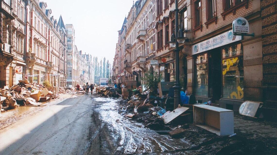 Gartenstraße Pirna mit unserem Vital-Sanitätshaus nach dem Elbe-Hochwasser 2002