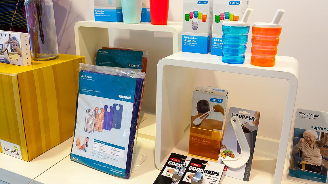 Ausstellung von Hilfsmitteln für den Alltag und zum Essen