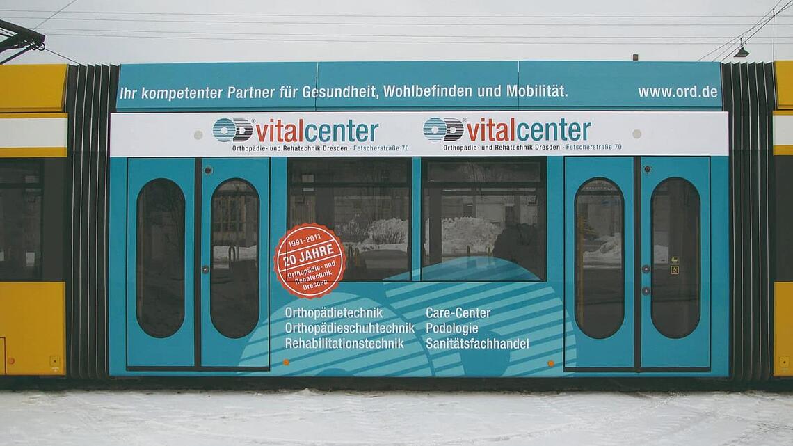 Straßenbahn-Beschriftung zum 20-jährigen Jubiläum