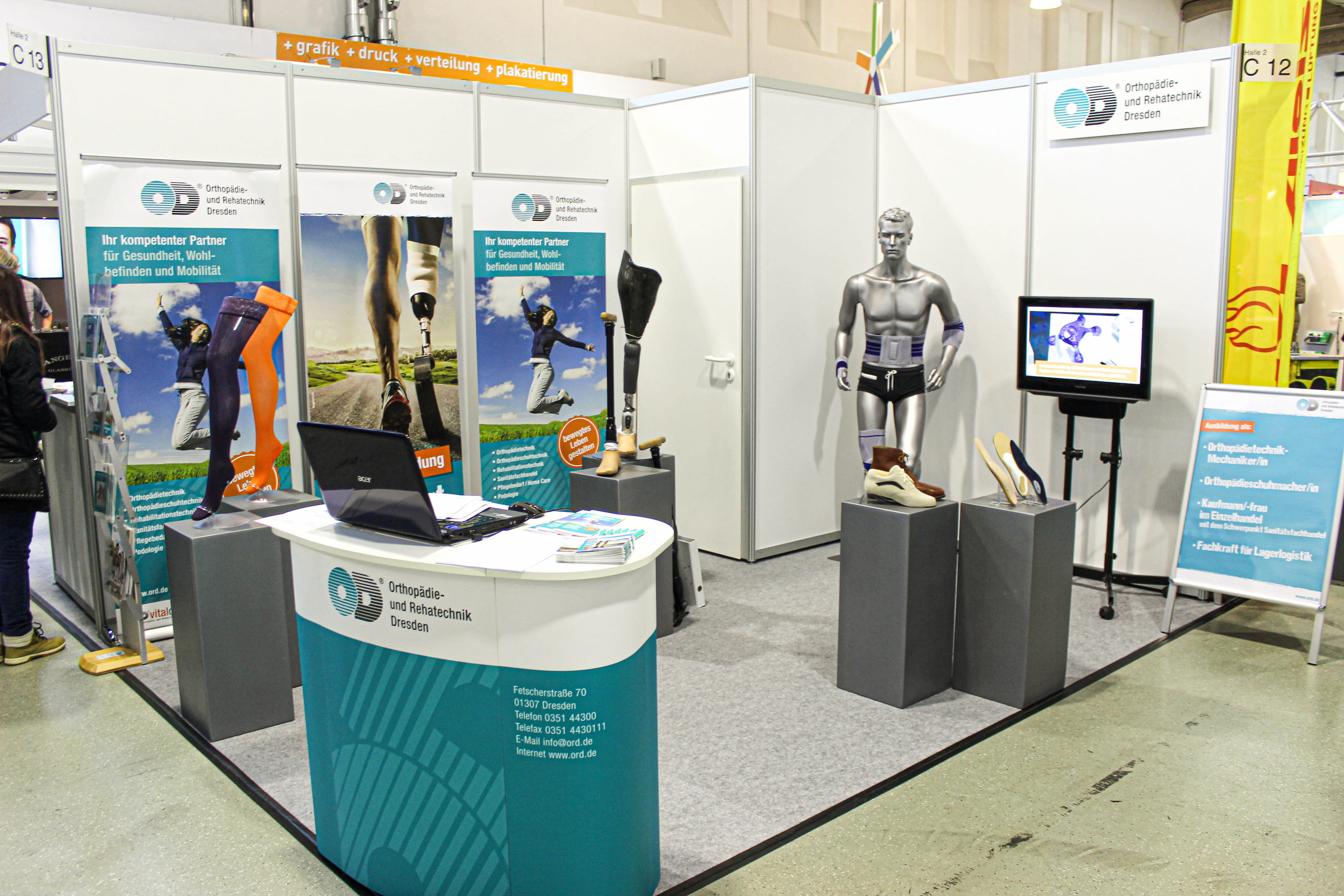 Messestand mit Ausstellungsstücken